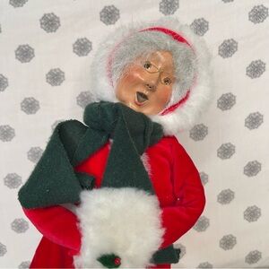 2001 Byers Choice Caroler – Mrs. Claus – Signed – Collectible Christmas Figurine